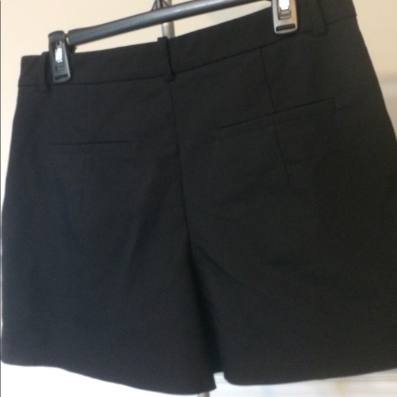 Zara Women’s Short - Picture 3 of 4